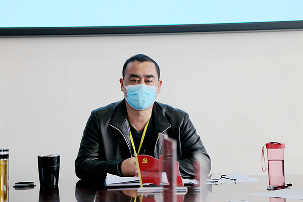 1584263888597008.jpg 圖二:校長(zhǎng)雷后現(xiàn)作總結(jié)講話.JPG