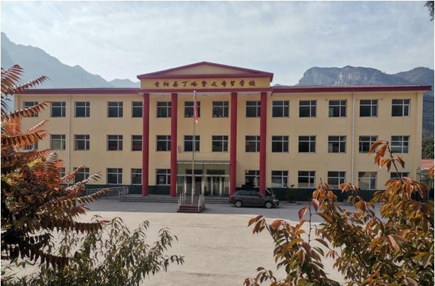 山西省昔陽縣丁峪摯文希望學(xué)校新建教學(xué)樓全貌 (摯文集團供圖) 點擊進入下一頁
